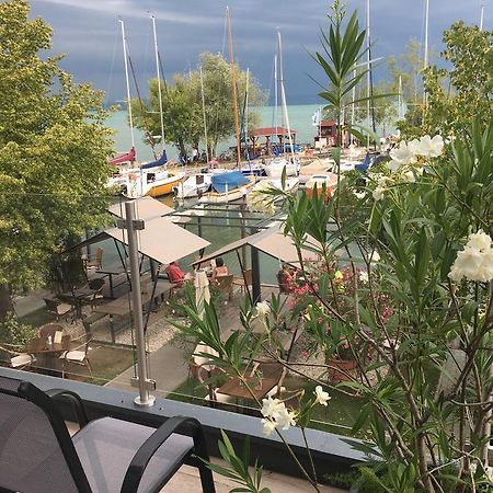Calypso Lakeside Rooms & Lux Apartments Siófok Exteriör bild