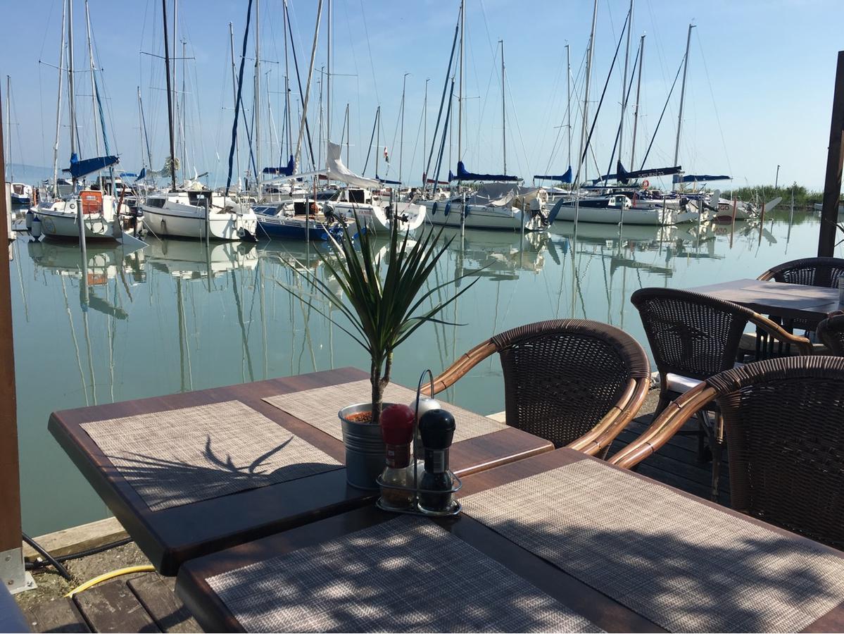 Calypso Lakeside Rooms & Lux Apartments Siófok Exteriör bild
