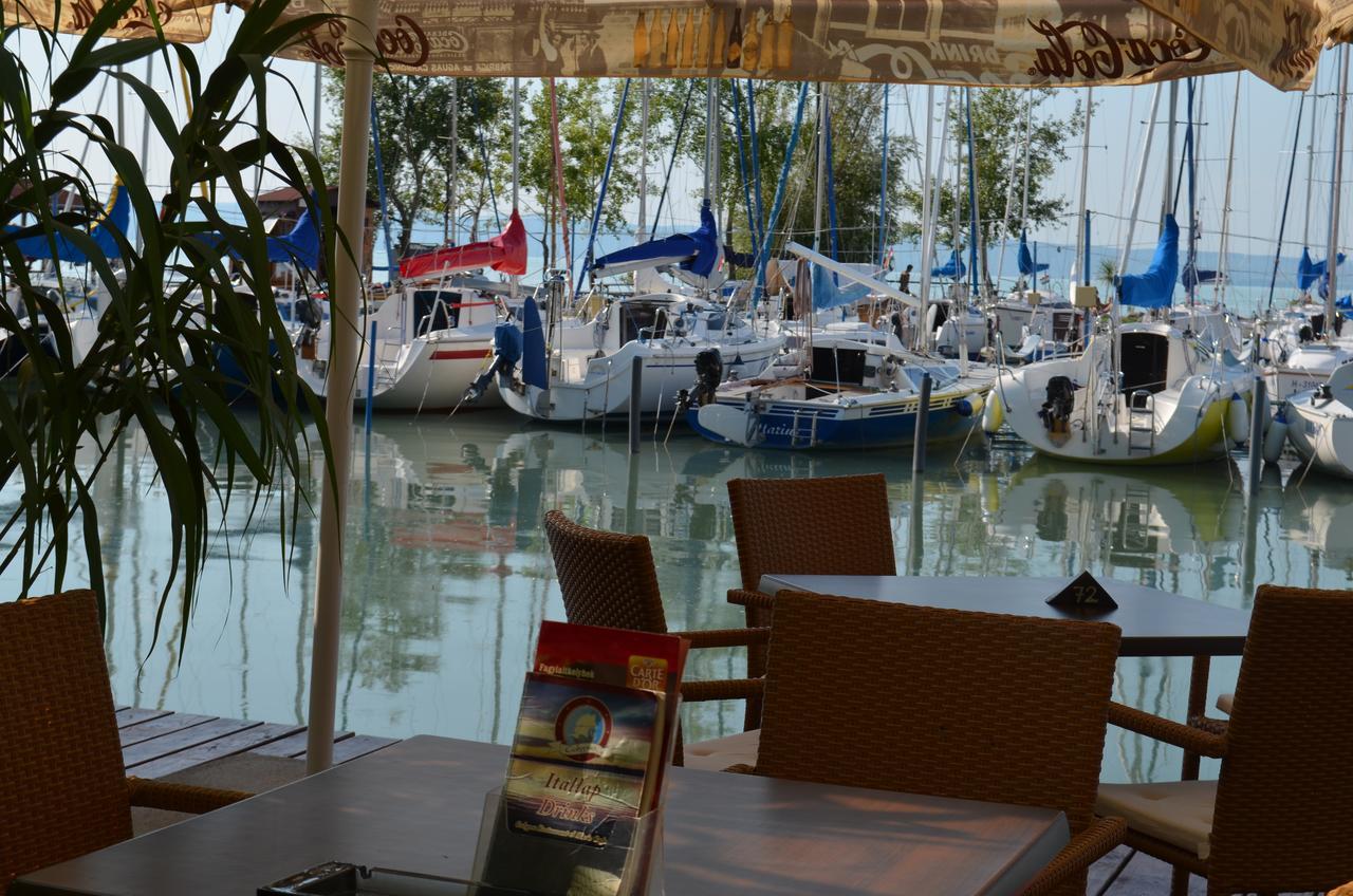 Calypso Lakeside Rooms & Lux Apartments Siófok Exteriör bild