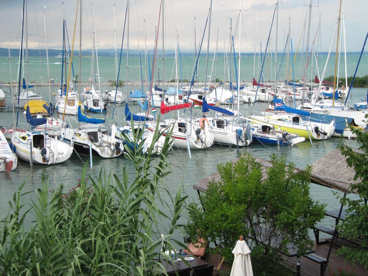 Calypso Lakeside Rooms & Lux Apartments Siófok Exteriör bild