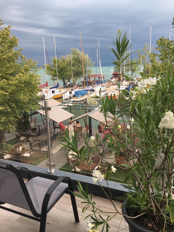 Calypso Lakeside Rooms & Lux Apartments Siófok Exteriör bild