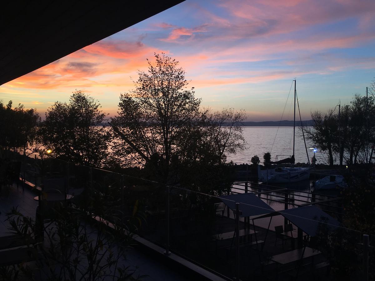 Calypso Lakeside Rooms & Lux Apartments Siófok Exteriör bild