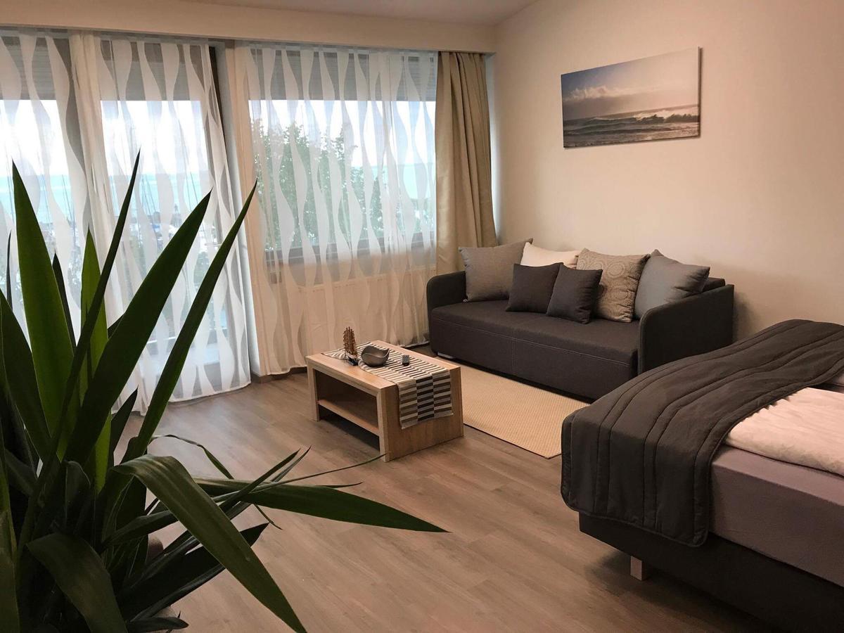 Calypso Lakeside Rooms & Lux Apartments Siófok Exteriör bild