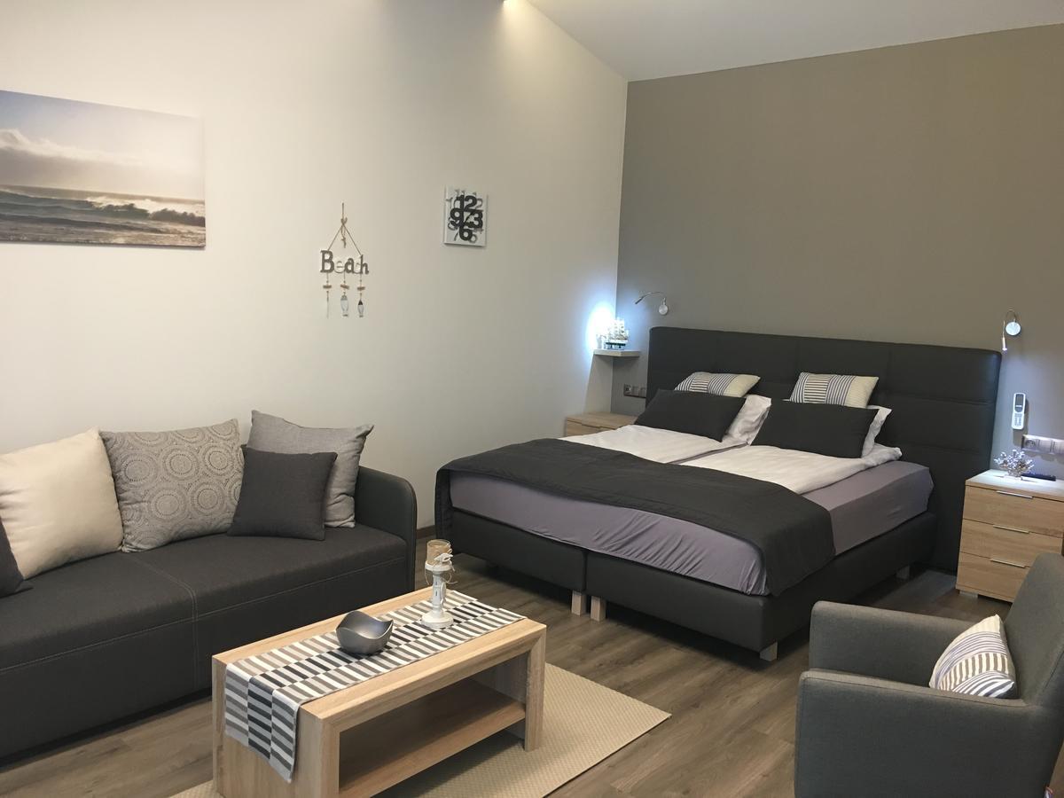 Calypso Lakeside Rooms & Lux Apartments Siófok Exteriör bild
