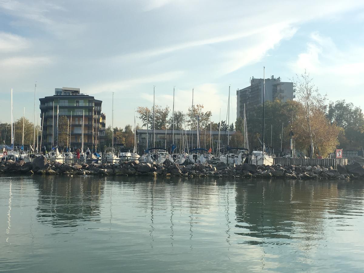 Calypso Lakeside Rooms & Lux Apartments Siófok Exteriör bild