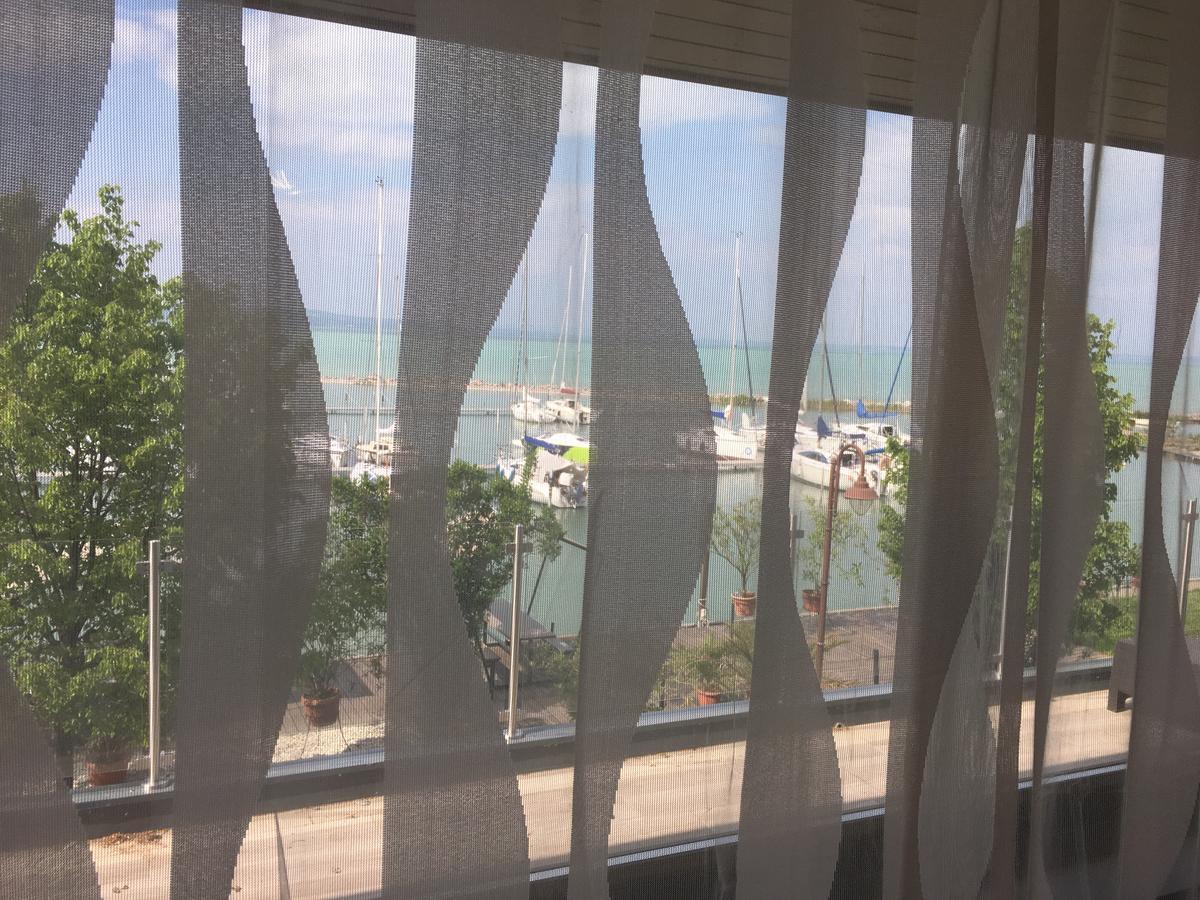 Calypso Lakeside Rooms & Lux Apartments Siófok Exteriör bild