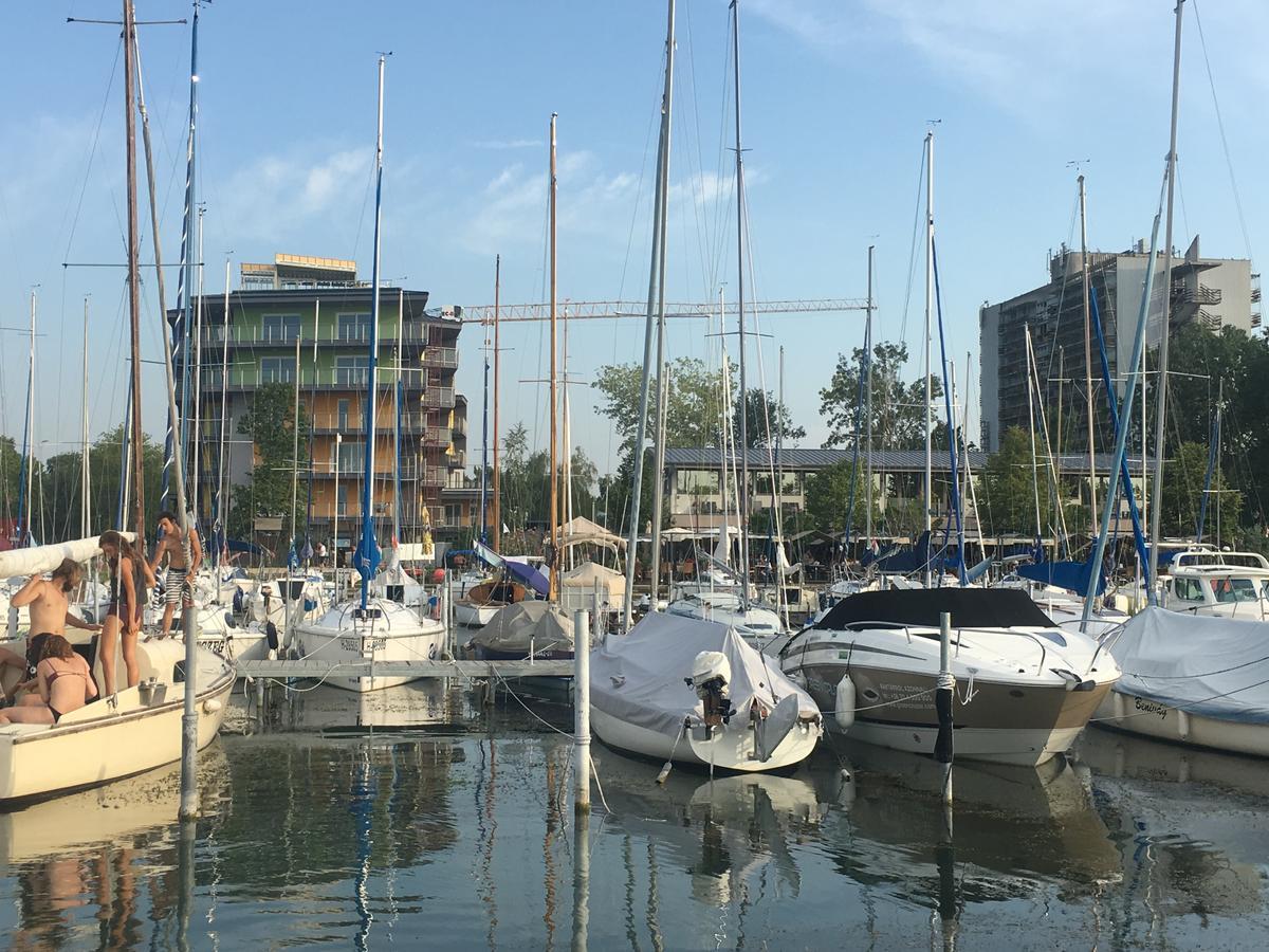 Calypso Lakeside Rooms & Lux Apartments Siófok Exteriör bild