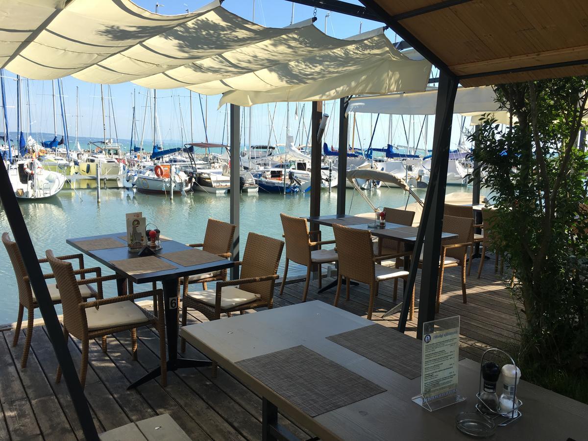 Calypso Lakeside Rooms & Lux Apartments Siófok Exteriör bild