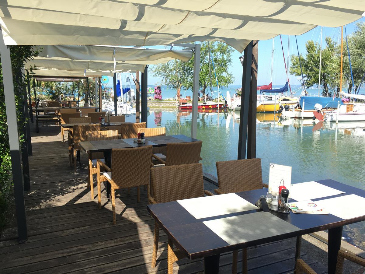Calypso Lakeside Rooms & Lux Apartments Siófok Exteriör bild