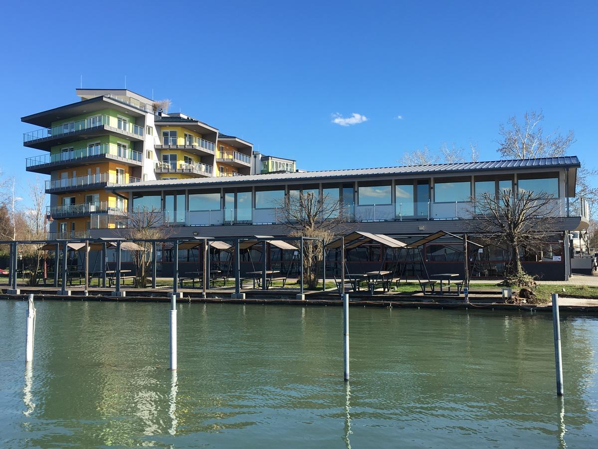 Calypso Lakeside Rooms & Lux Apartments Siófok Exteriör bild