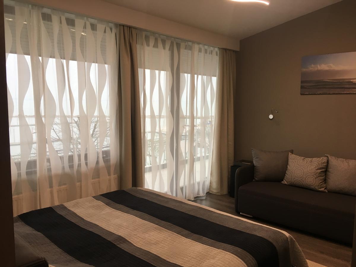 Calypso Lakeside Rooms & Lux Apartments Siófok Exteriör bild
