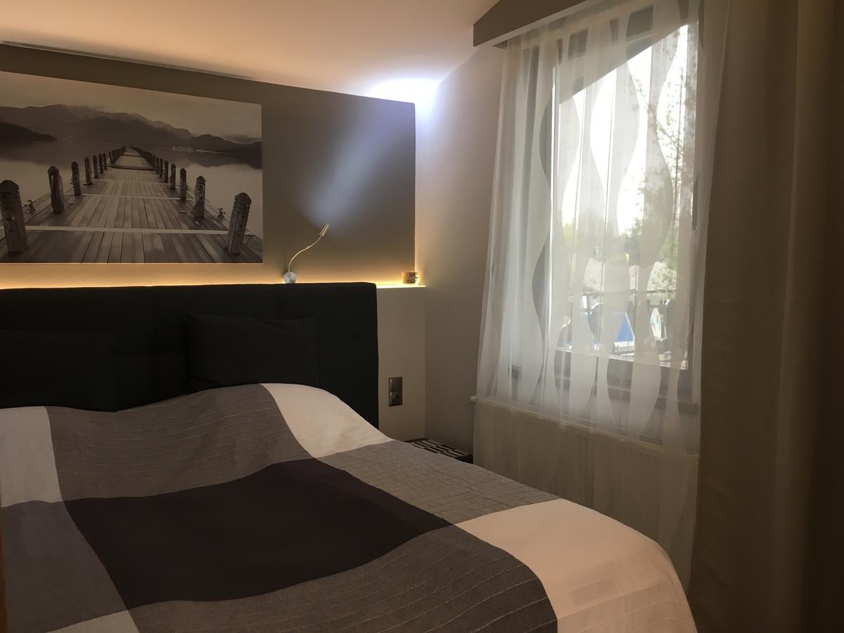 Calypso Lakeside Rooms & Lux Apartments Siófok Exteriör bild