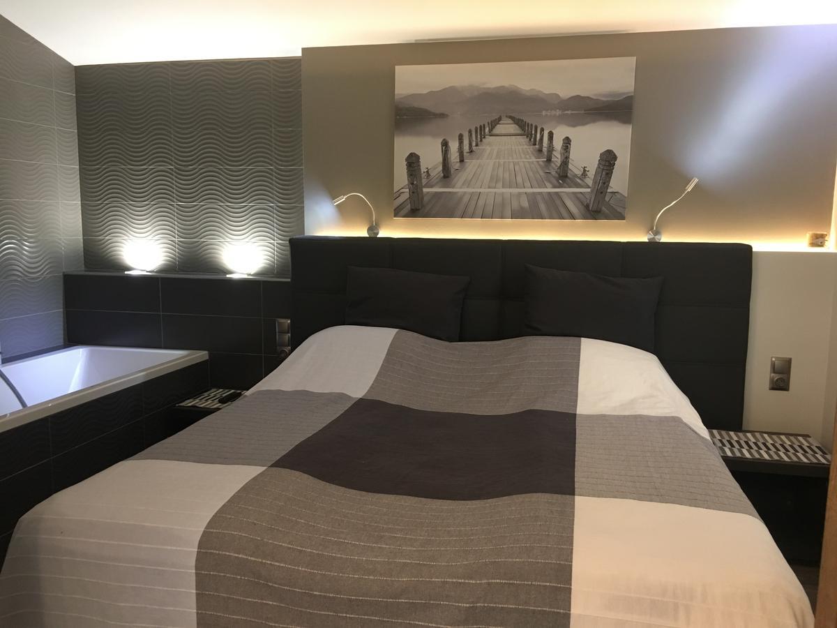Calypso Lakeside Rooms & Lux Apartments Siófok Exteriör bild