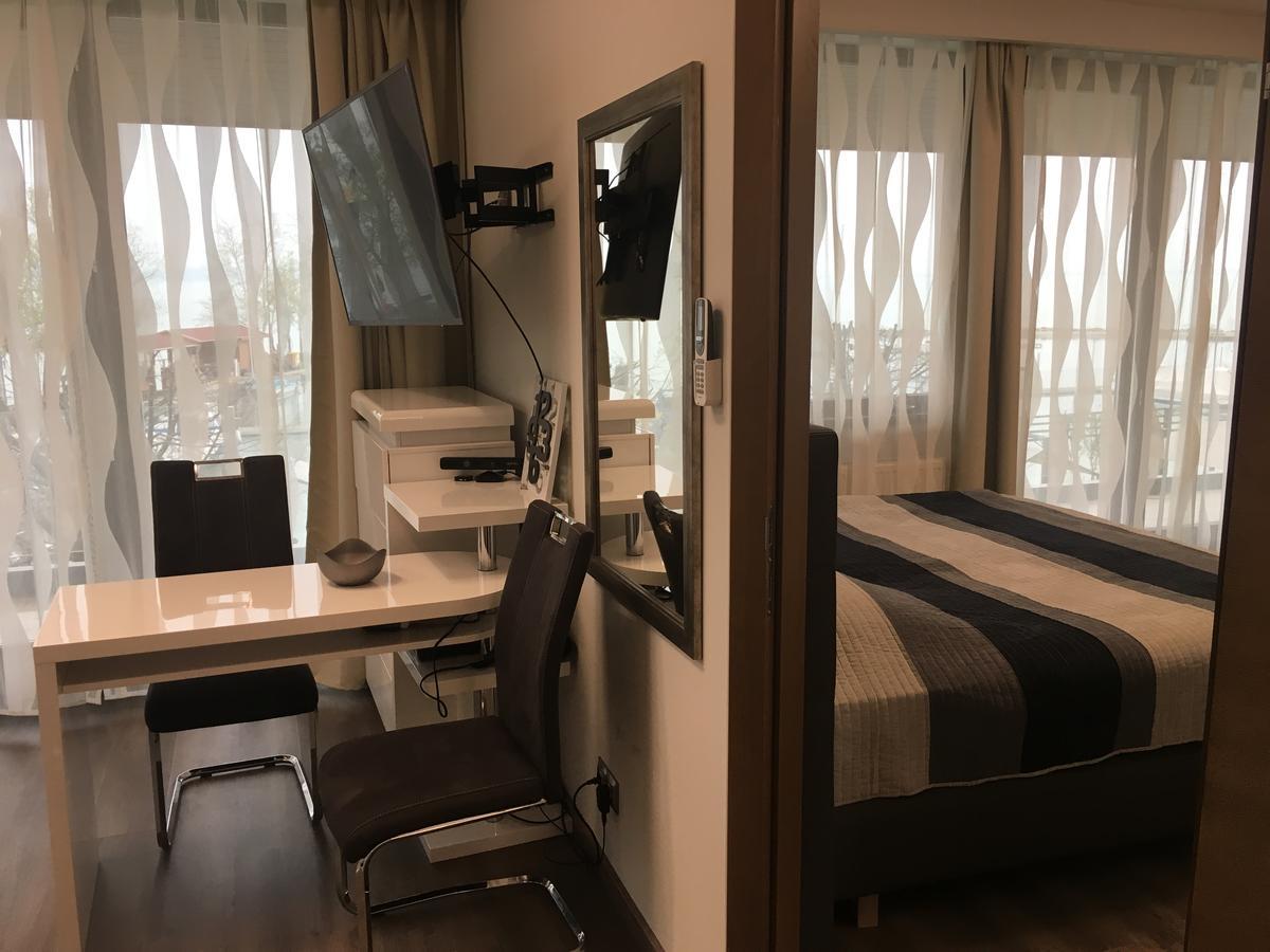 Calypso Lakeside Rooms & Lux Apartments Siófok Exteriör bild