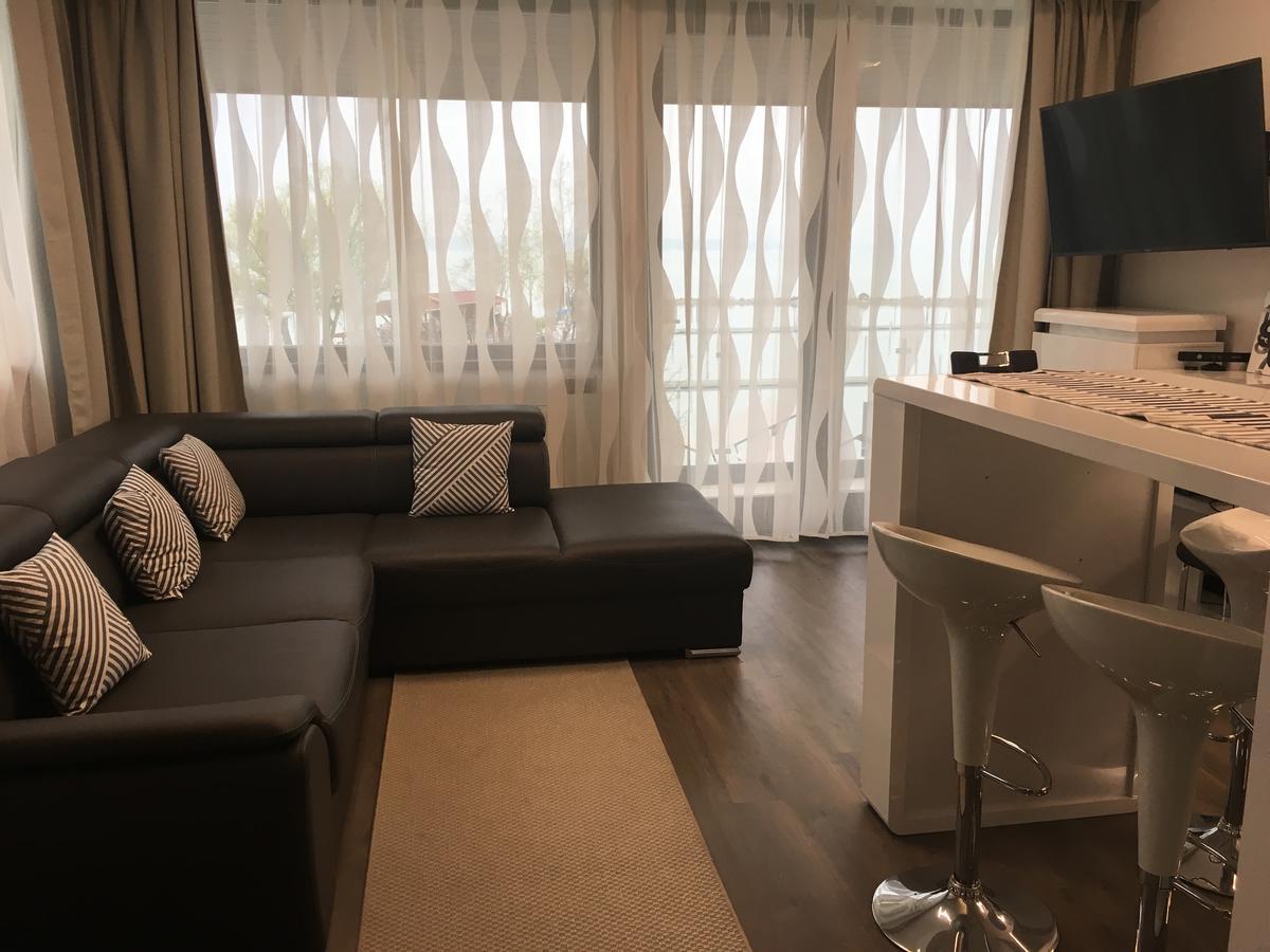 Calypso Lakeside Rooms & Lux Apartments Siófok Exteriör bild
