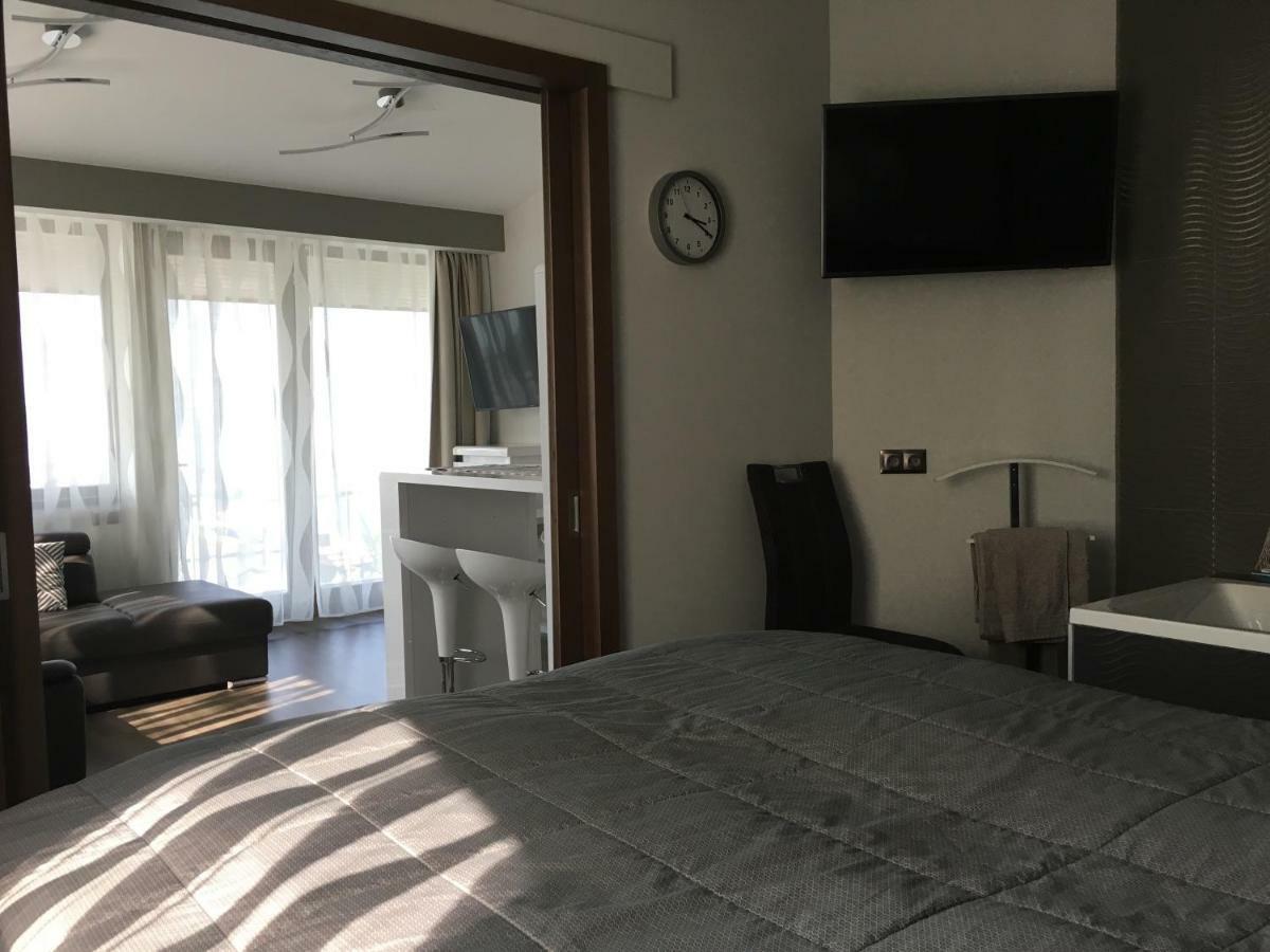 Calypso Lakeside Rooms & Lux Apartments Siófok Exteriör bild