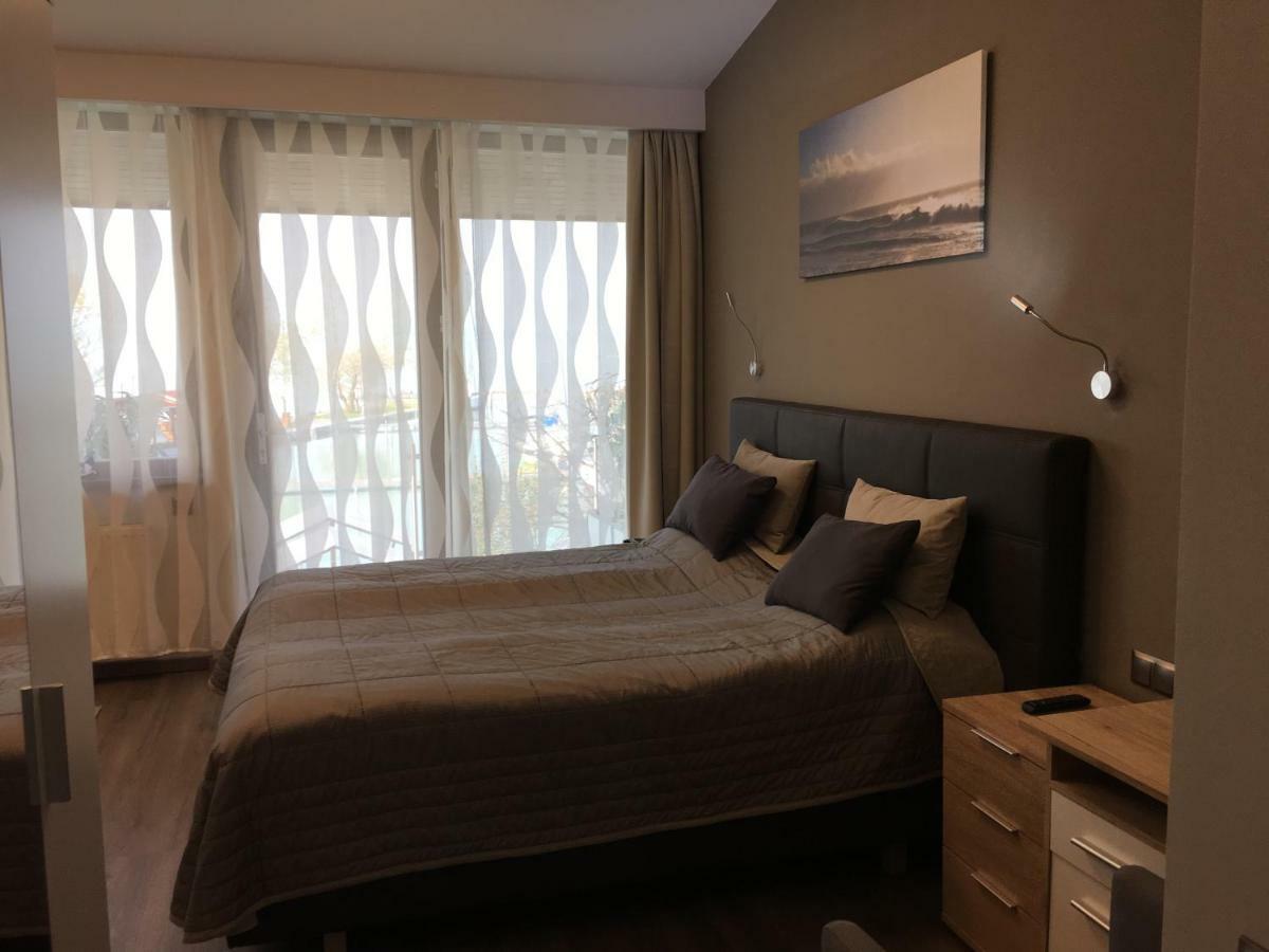Calypso Lakeside Rooms & Lux Apartments Siófok Exteriör bild